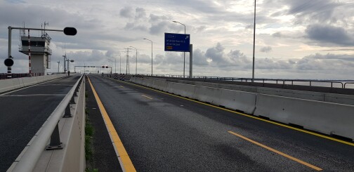 haringvlietbrug met smalle rijstroken