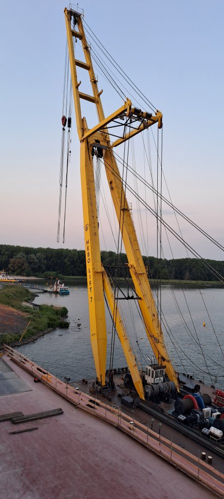 haringvlietbrug mega grote kraan